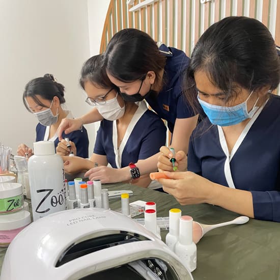 CEO Trần Ngọc Liên thành công với Trung tâm đào tạo nail Analia