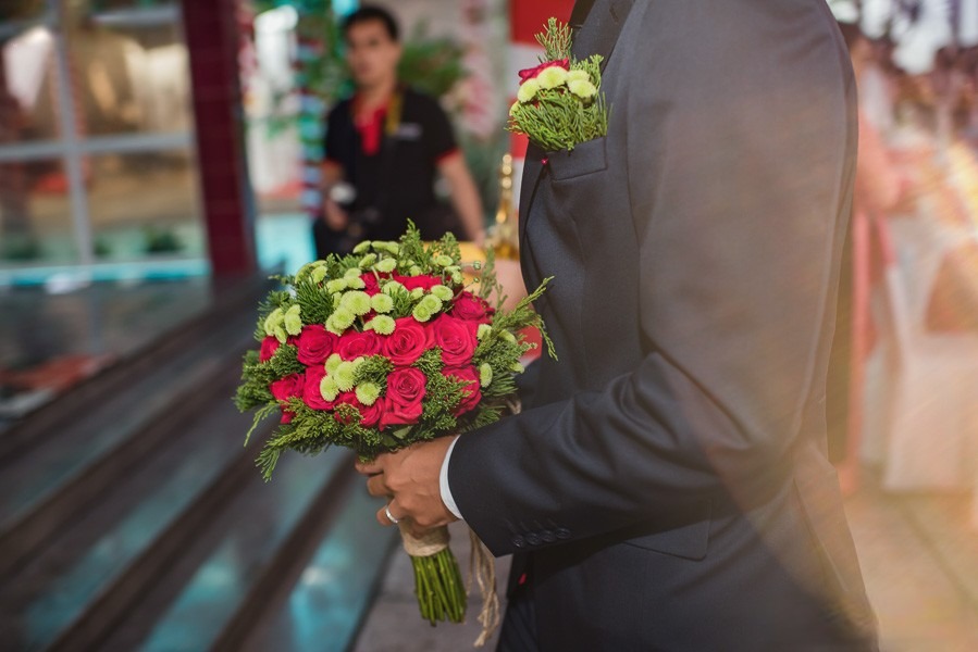 Cô dâu có nên cầm hoa trong đám hỏi hay không?