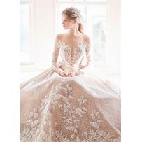 Mẫu thiết kế váy cưới mang phong cách hoàng gia cho cô dâu lãng mạn