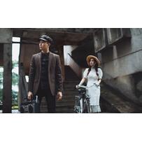 Ảnh cưới chụp trong ngày mưa gió ở Khu Chuyên gia Hòa Bình