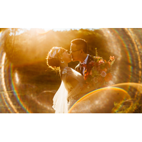 Ảnh cưới của cặp bén duyên ở rạp chiếu phim