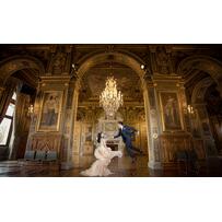 Ảnh cưới tự chụp của cặp 'yêu từ cái nhìn đầu tiên'