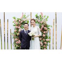 Áo dài ăn hỏi của Đàm Thu Trang được làm trong 2 ngày Áo dài ăn hỏi của Đàm Thu Trang được làm trong 2 ngày