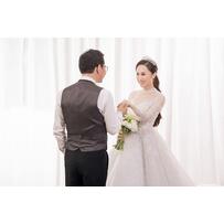 NSND Trung Hiếu chụp hình cưới với vợ 9x xinh như hot girl