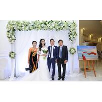 Tiệc cưới tông trắng của diễn viên Trần Thùy Trang