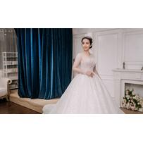 Váy cưới làm trong thời gian ngắn kỷ lục của hot girl Lan Phương