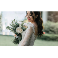 Cô dâu bầu mặc váy cưới ôm sát làm thay đổi định kiến của khách mời