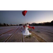 Cô dâu đảo Síp có voan cưới dài nhất thế giới cỡ... 63 sân bóng