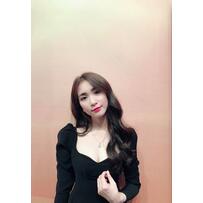 Hòa Minzy chỉ cách uống 4 chai nước lọc để cải thiện da