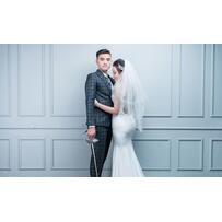 'Hot boy đấu kiếm' Vũ Thành An rủ vợ cầm kiếm trong ảnh cưới