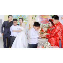 Nghẹn lòng câu chuyện cậu em trai "cừu đen" nuôi gà để mua vàng tặng chị nhân ngày cưới Nghẹn lòng câu chuyện cậu em trai "cừu đen" nuôi gà để mua vàng tặng chị nhân ngày cưới