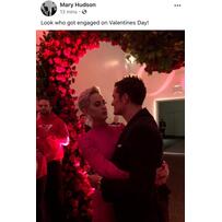 Orlando Bloom cầu hôn Katy Perry bằng nhẫn kim cương 139 tỉ đồng