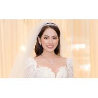 Sara Lưu chọn makeup tông cam đồng cho tiệc cưới