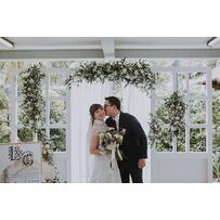 Tiệc cưới rustic lấy cảm hứng từ Biên niên sử Narnia đầy phép màu