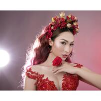 Trang điểm cô dâu tiệc cuối năm với tông đỏ quyến rũ