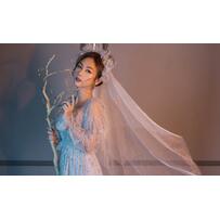 Trang điểm cô dâu trong veo kết hợp hiệu ứng bling bling