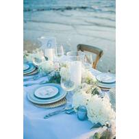 Gợi ý cách trang trí bàn tiệc cưới ở biển thật sống động