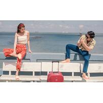 Uyên ương đem 'dép tổ ong' vào chụp hình cưới