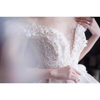 Váy cưới của 'tiểu thư nhà giàu' Trinh Hoàng được làm trong 6 tháng