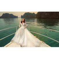 Váy cưới 'trendy' mùa hè thu của Chung Thanh Phong