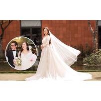 Vợ NSND Trung Hiếu diện váy cưới được làm từ 100m lụa