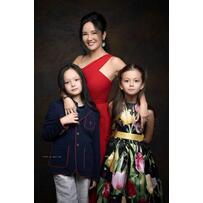 Cặp song sinh lai nhà Hồng Nhung đẹp tựa thiên thần, chơi môn thể thao hoàng gia để rèn dáng