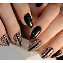 Năm 2021 đến rồi, mẫu nail màu đen ngỡ đơn giản cũng có trăm kiểu cho nàng thử quanh năm