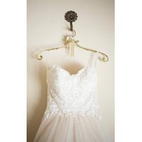 Sự khác biệt giữa váy cưới trắng tinh và váy cưới trắng ngà